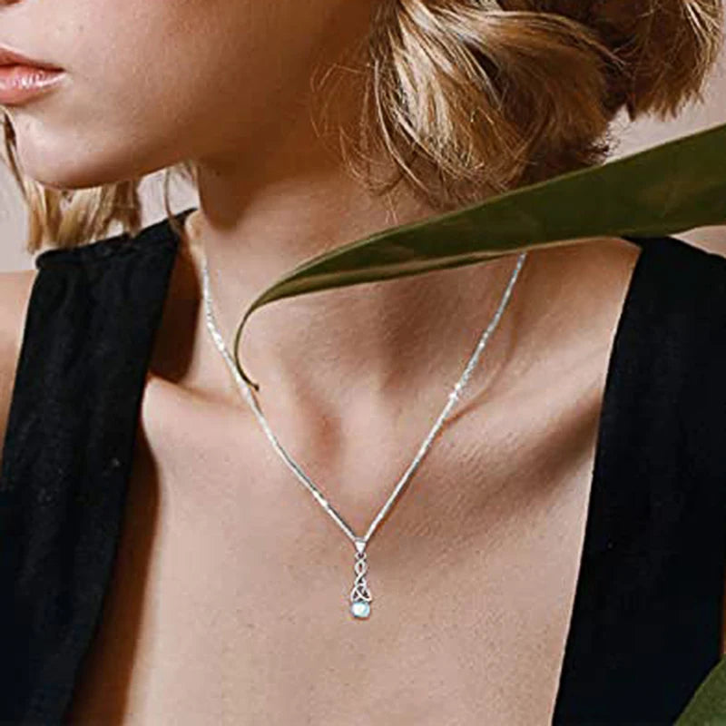 Elegant Exquisite Simulated Moonstone Pendant Necklace For Women Romantic Bridal Wedding Neck Accessories Luxury Gift Fashion Jewelry